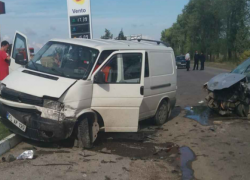 Два человека серьезно пострадали в столкновении авто на трассе Фалештского района