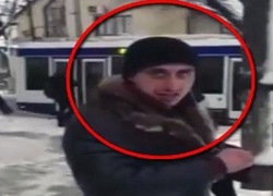 Вор камер наблюдения оконфузился в Кишиневе, попав во всей красе на видео 