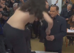 Пышноволосая брюнетка с голой грудью набросилась на Сильвио Берлускони в момент голосования 