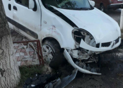 Автоаварию у магазина совершил заснувший за рулем молдавский водитель