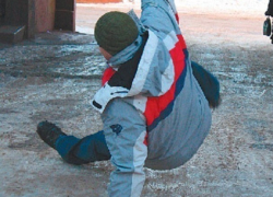 Житель Ниспорен впал в кому после удара головой об лед 