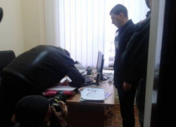 После обысков в примэрии два человека задержаны на 72 часа