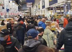 Жители Молдовы бросились в магазины раскупать продукты