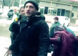 Оскорбивших продавщицу и обматеривших охранников магазина на Ботанике дебоширов усмирили газом