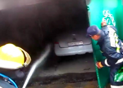 Ликвидацию пожара в Кагуле на глазах испуганного хозяина сняли на видео