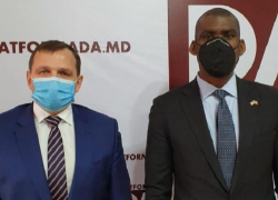 Посол США неизвестно зачем наведался в офис DA и пообщался с Нэстасе