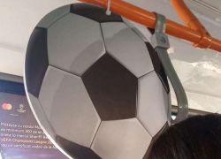 В Кишиневе появился единственный в своем роде футбольный троллейбус 