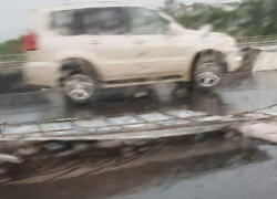 На Виадуке рухнул билборд 