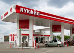 Lukoil объявил о снижении цен на топливо для автомобилей