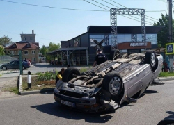 На Чеканах перевернулся легковой автомобиль