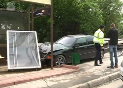 В Кишиневе водитель BMW влетел на полной скорости в остановку 
