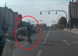 Пешеход-самоубийца попал на видео в Кишиневе