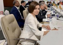 Санду продолжает путешествовать по миру за народный счет 