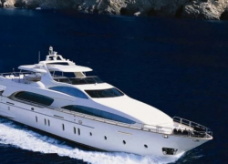 У Плахотнюка отыскали шикарную яхту, зарегистрированную на его бывшую жену