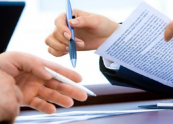 Конфликт интересов: депутат ДПМ заключал контракты с фирмой своей жены