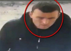 Мужчина украл iPhone со стола замдиректора школы в Кишиневе и попал на видео