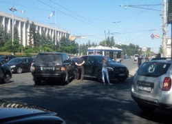 «Дорогое» ДТП заблокировало движение в центре столицы