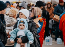 Семьям, принимающим беженцев, необходимо зарегистрироваться для получения помощи до 7 мая