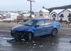 Лобовое столкновение на мокром асфальте спровоцировало затор в Дурлештах