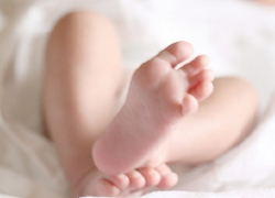 Младенца в коме после прививки доставили в больницу Кишинева