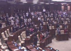 Санду выступила в парламенте. Депутаты PAS аплодировали стоя без остановки