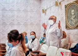 Эпикфейл! Фотошоп от пресс-службы кишиневской больницы: врачам на фото пририсовали маски