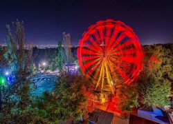 Самая большая карусель в Кишинёве обзавелась подсветкой 