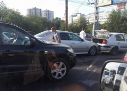 В цепной аварии возле Цирка пострадали не менее четырех авто