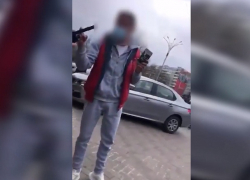 «Сообразили на четверых» - в Кишиневе оштрафованы четверо мужчин, распивавших алкогольные напитки из одной бутылки