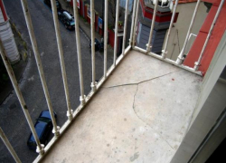 Возбужденный парень пригрозил выбросить ненавистную тещу с балкона в Дубоссарах 