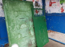 Фотофакт: на св. Андрея в Молдове уволокли ворота