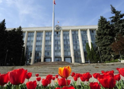 Правительство должно быть передано другому правительству, законному, - Павел Филип