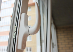 В Кишиневе женщина погибла, упав с пятого этажа