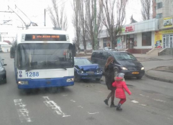 На Телецентре невнимательный водитель не успел затормозить у пешеходного перехода
