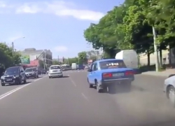 Конфликт двух водителей в центре Кишинева завершился аварией