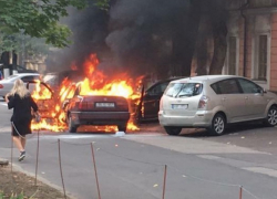 У Государственной резиденции загорелся автомобиль