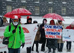 Проститутки в лютый мороз устроили впечатляющую акцию "Стальные яйца" 