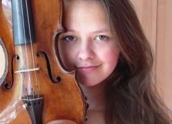 «Я чувствую безнадежность из-за этой несправедливости»: Александре Конуновой до сих пор не вернули изъятую на таможне скрипку 