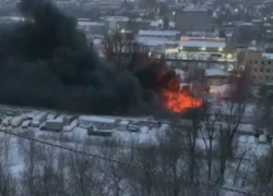 В Кишиневе пожар: горит предприятие на Чеканах