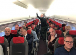 Игорь Додон вылетел в Мюнхен на борту обычного рейсового самолёта в эконом-классе