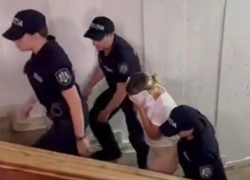 Женщину, выбросившую на мусорку своего новорожденного ребенка, поместили под арест на 30 суток