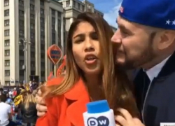 Любвеобильный российский болельщик извинился перед немкой за поцелуй и касание груди в прямом эфире