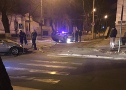 В результате ДТП в столице перевернулся автомобиль