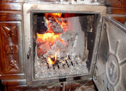 Пожилой мужчина получил ожоги, попытавшись зажечь огонь бензином