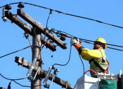 Дождь и сильный ветер оставили без света 13 населенных пунктов страны 