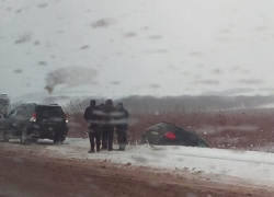 Под Флорештами на плохо очищенной от снега дороге попала в ДТП легковушка