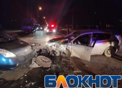 Жесткая авария на Куза-Водэ - Mazda и машина Yandex-такси столкнулись лоб в лоб