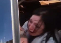 В Кишиневе посреди дня пьяная автоледи подралась с полицейскими