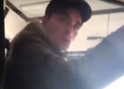 «Кошелёк сам выпал»: пассажиры троллейбуса в Кишиневе поймали карманника