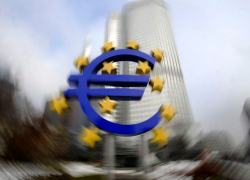 Евро и доллар подешевели на выходные